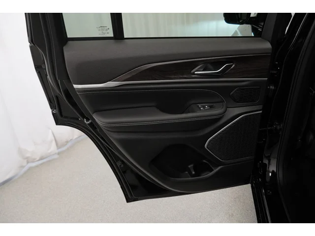 Nuevos JEEP GRAND CHEROKEE à Estados chez autogozo