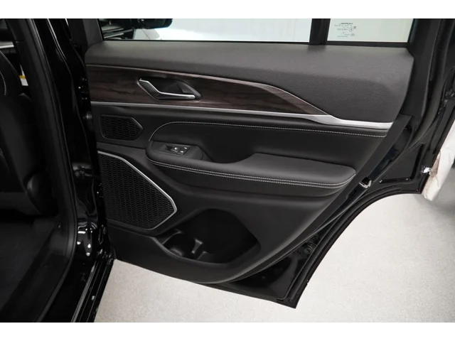 Nuevos JEEP GRAND CHEROKEE à Estados chez autogozo