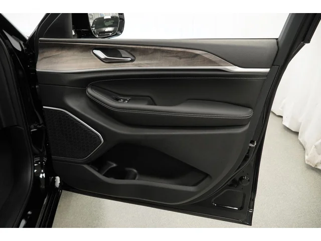 Nuevos JEEP GRAND CHEROKEE à Estados chez autogozo