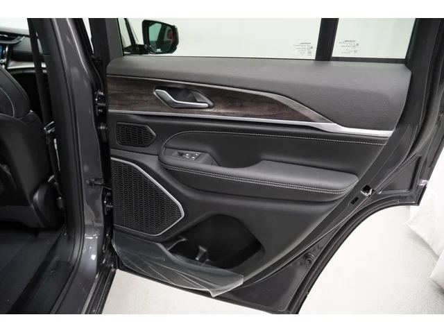 Nuevos JEEP GRAND CHEROKEE à Estados chez autogozo