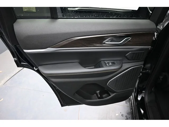Nuevos JEEP GRAND CHEROKEE à Estados chez autogozo