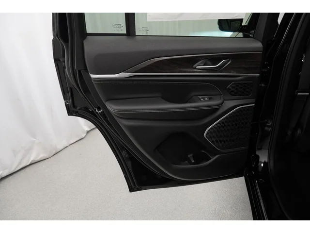 Nuevos JEEP GRAND CHEROKEE à Estados chez autogozo