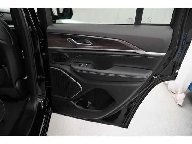 Nuevos JEEP GRAND CHEROKEE à Estados chez autogozo