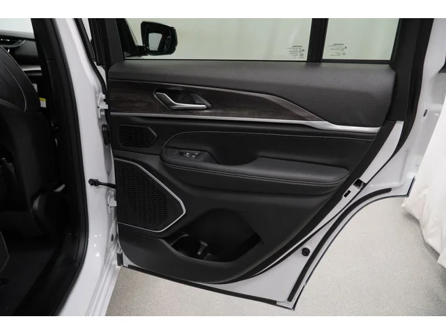Nuevos JEEP GRAND CHEROKEE à Estados chez autogozo