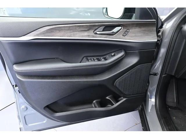 Nuevos JEEP GRAND CHEROKEE à Estados chez autogozo