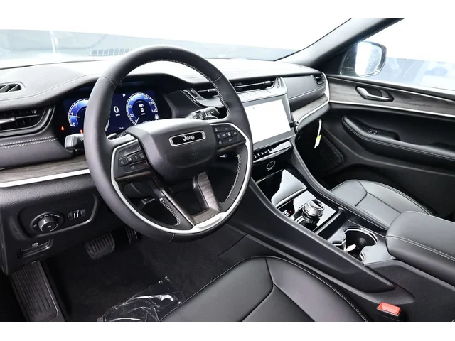 Nuevos JEEP GRAND CHEROKEE à Estados chez autogozo