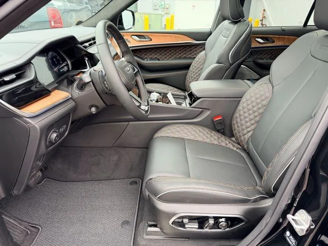 Nuevos JEEP GRAND CHEROKEE à Estados chez autogozo