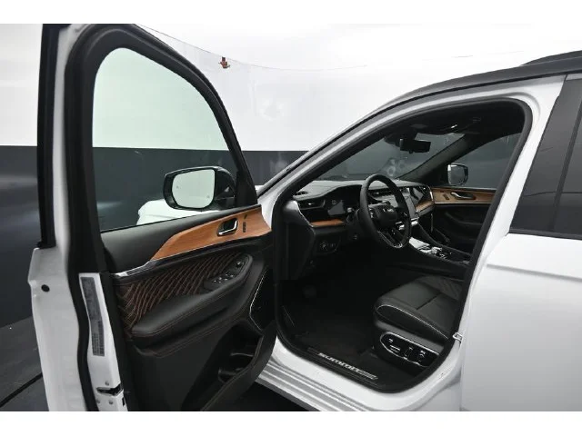 Nuevos JEEP GRAND CHEROKEE à Estados chez autogozo