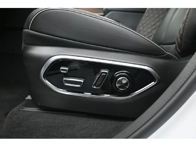 Nuevos JEEP GRAND CHEROKEE à Estados chez autogozo