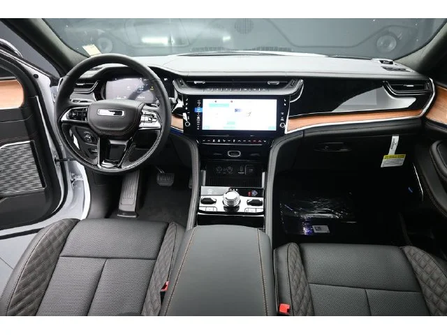 Nuevos JEEP GRAND CHEROKEE à Estados chez autogozo