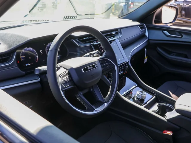 Nuevos JEEP GRAND CHEROKEE L à Estados chez autogozo