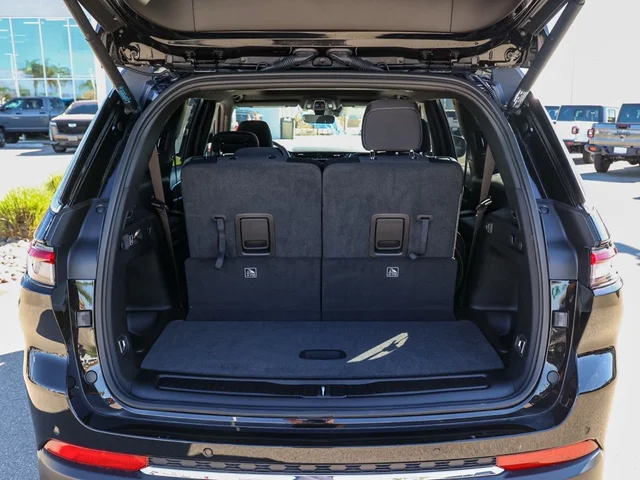 Nuevos JEEP GRAND CHEROKEE L à Estados chez autogozo