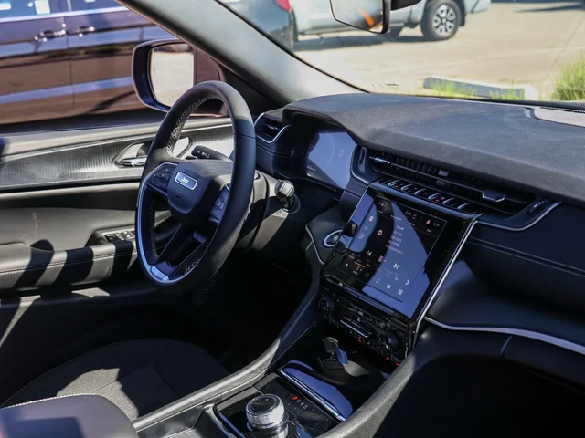 Nuevos JEEP GRAND CHEROKEE L à Estados chez autogozo