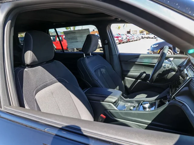 Nuevos JEEP GRAND CHEROKEE L à Estados chez autogozo