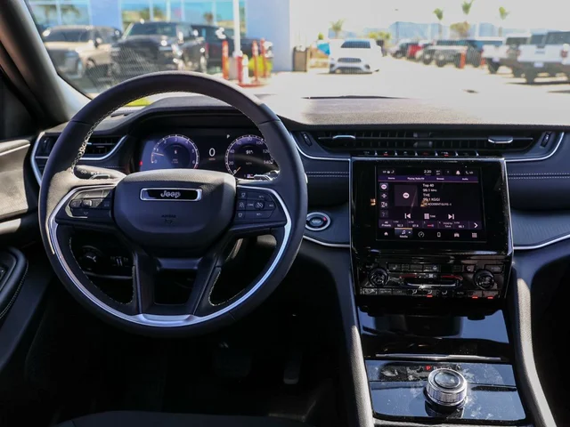 Nuevos JEEP GRAND CHEROKEE L à Estados chez autogozo