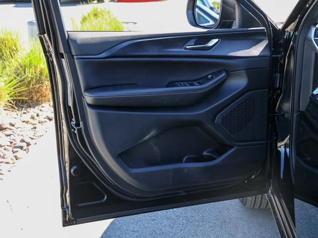 Nuevos JEEP GRAND CHEROKEE L à Estados chez autogozo