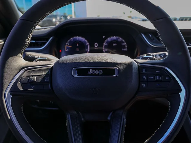 Nuevos JEEP GRAND CHEROKEE L à Estados chez autogozo