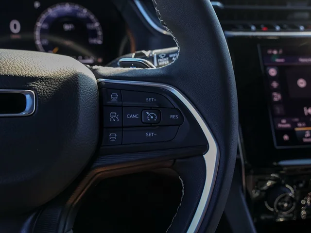 Nuevos JEEP GRAND CHEROKEE L à Estados chez autogozo