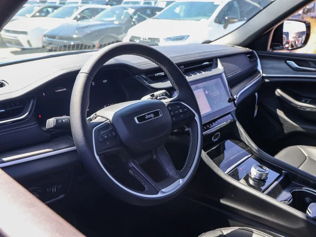 Nuevos JEEP GRAND CHEROKEE L à Estados chez autogozo