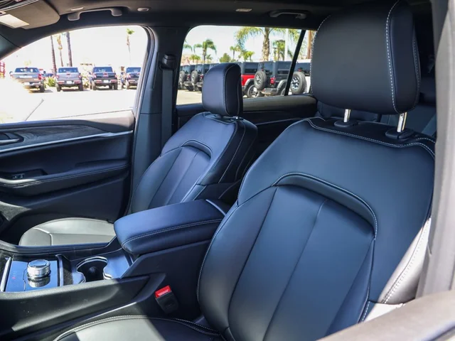 Nuevos JEEP GRAND CHEROKEE L à Estados chez autogozo