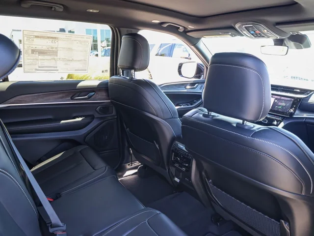 Nuevos JEEP GRAND CHEROKEE L à Estados chez autogozo