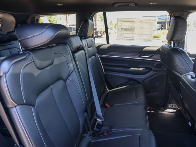 Nuevos JEEP GRAND CHEROKEE L à Estados chez autogozo