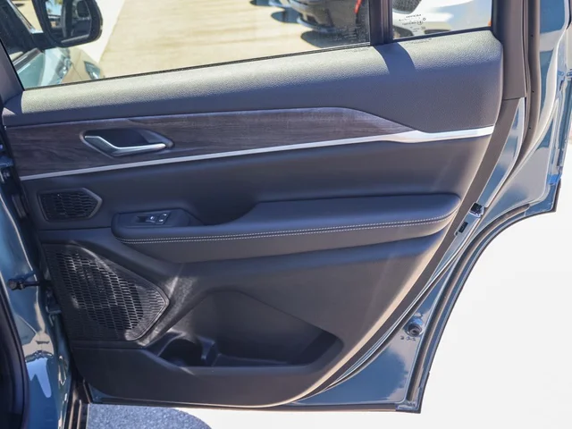 Nuevos JEEP GRAND CHEROKEE L à Estados chez autogozo