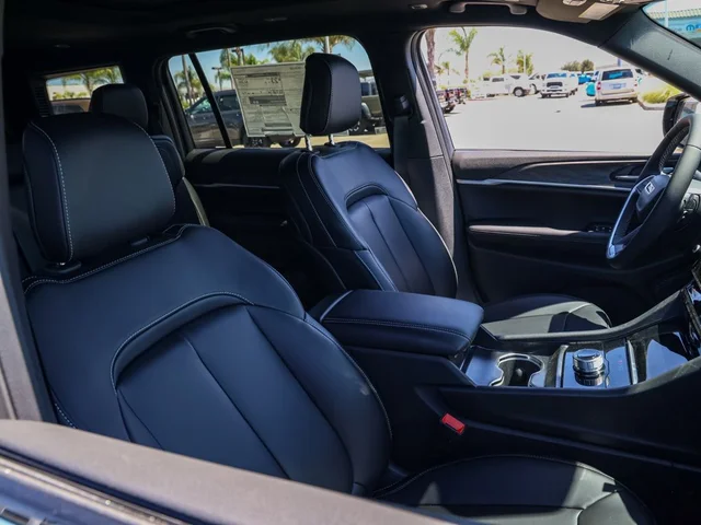 Nuevos JEEP GRAND CHEROKEE L à Estados chez autogozo