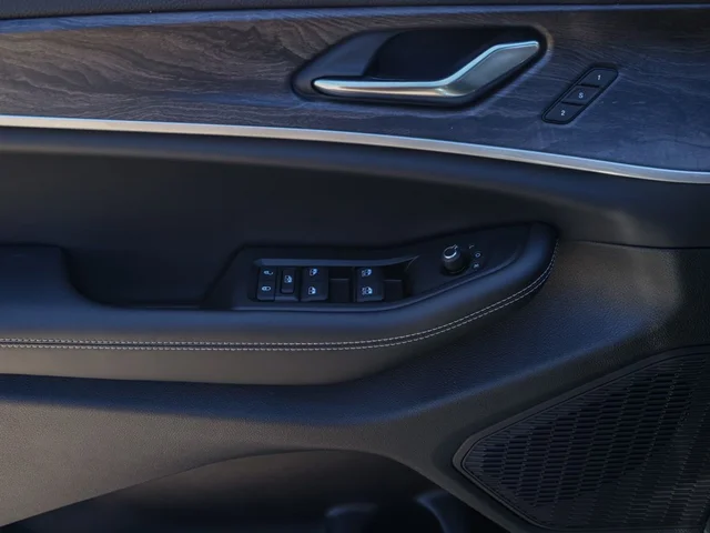 Nuevos JEEP GRAND CHEROKEE L à Estados chez autogozo