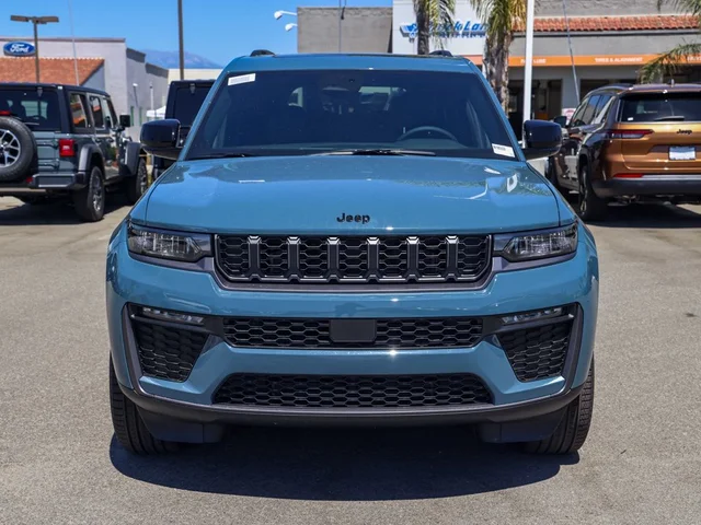Nuevos JEEP GRAND CHEROKEE L à Estados chez autogozo
