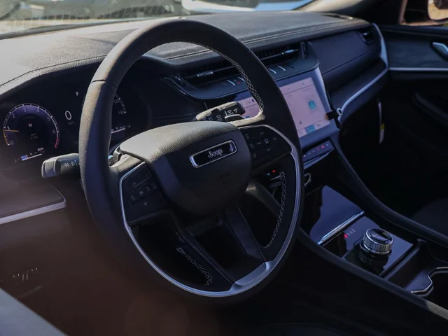 Nuevos JEEP GRAND CHEROKEE L à Estados chez autogozo