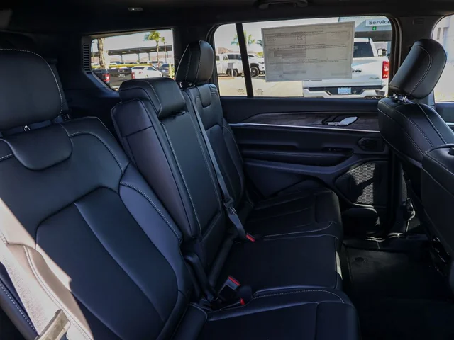 Nuevos JEEP GRAND CHEROKEE L à Estados chez autogozo