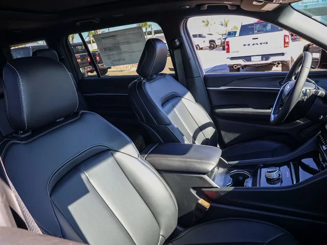 Nuevos JEEP GRAND CHEROKEE L à Estados chez autogozo