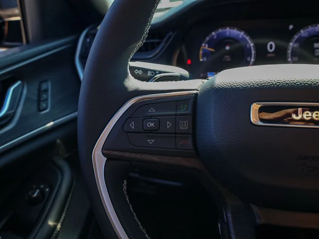 Nuevos JEEP GRAND CHEROKEE L à Estados chez autogozo