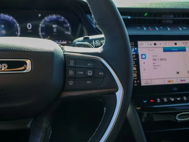 Nuevos JEEP GRAND CHEROKEE L à Estados chez autogozo