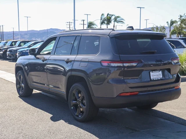Nuevos JEEP GRAND CHEROKEE L à Estados chez autogozo