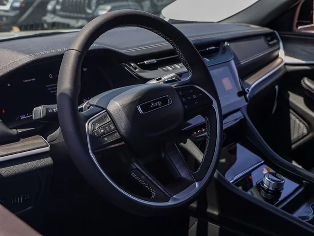 Nuevos JEEP GRAND CHEROKEE L à Estados chez autogozo