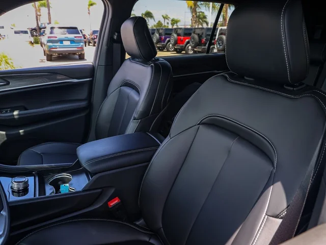 Nuevos JEEP GRAND CHEROKEE L à Estados chez autogozo