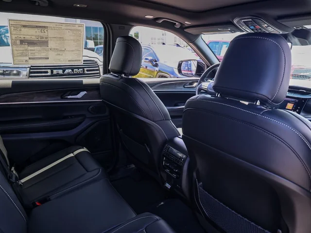 Nuevos JEEP GRAND CHEROKEE L à Estados chez autogozo