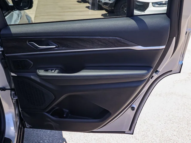 Nuevos JEEP GRAND CHEROKEE L à Estados chez autogozo