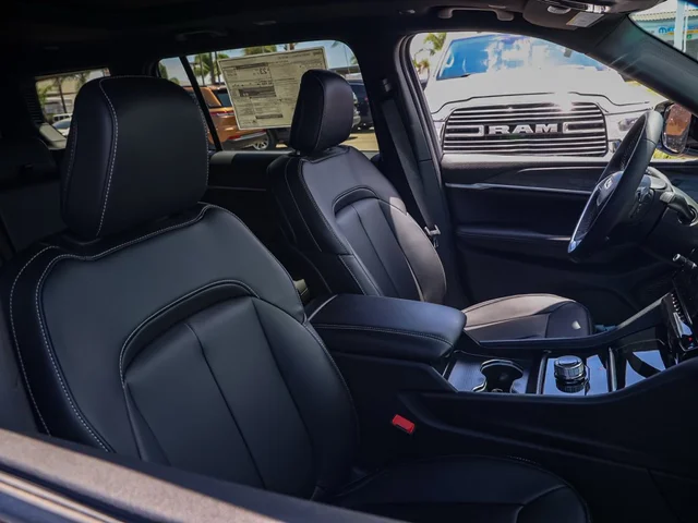 Nuevos JEEP GRAND CHEROKEE L à Estados chez autogozo