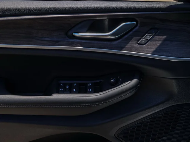 Nuevos JEEP GRAND CHEROKEE L à Estados chez autogozo