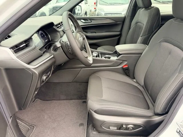 Nuevos JEEP GRAND CHEROKEE L à Estados chez autogozo