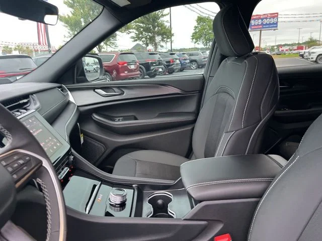 Nuevos JEEP GRAND CHEROKEE L à Estados chez autogozo
