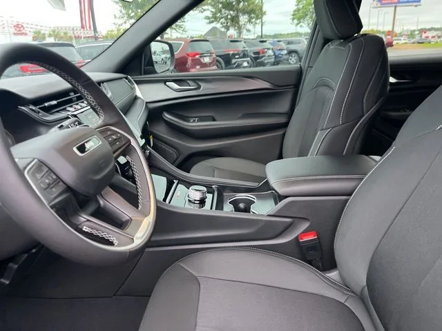 Nuevos JEEP GRAND CHEROKEE L à Estados chez autogozo