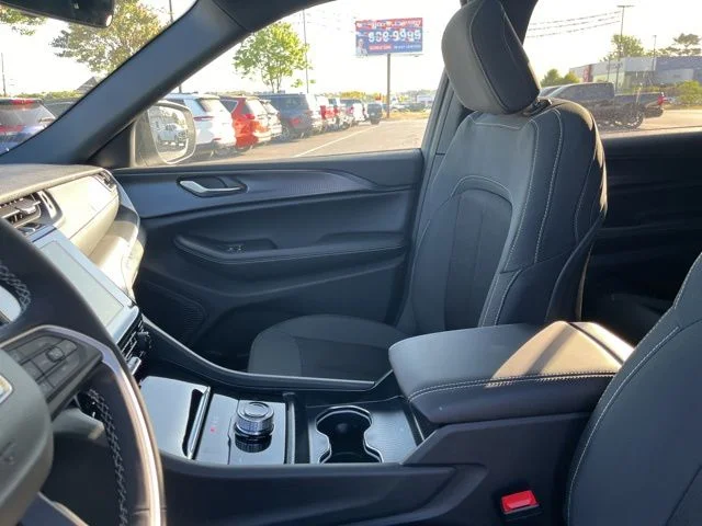 Nuevos JEEP GRAND CHEROKEE L à Estados chez autogozo