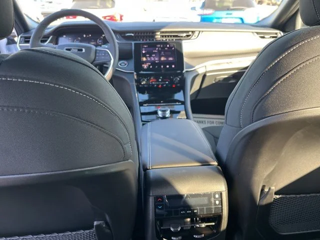 Nuevos JEEP GRAND CHEROKEE L à Estados chez autogozo