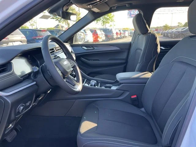 Nuevos JEEP GRAND CHEROKEE L à Estados chez autogozo