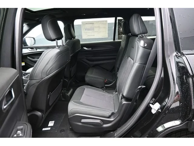 Nuevos JEEP GRAND CHEROKEE L à Estados chez autogozo