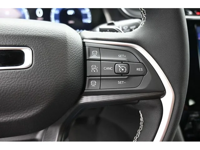 Nuevos JEEP GRAND CHEROKEE L à Estados chez autogozo
